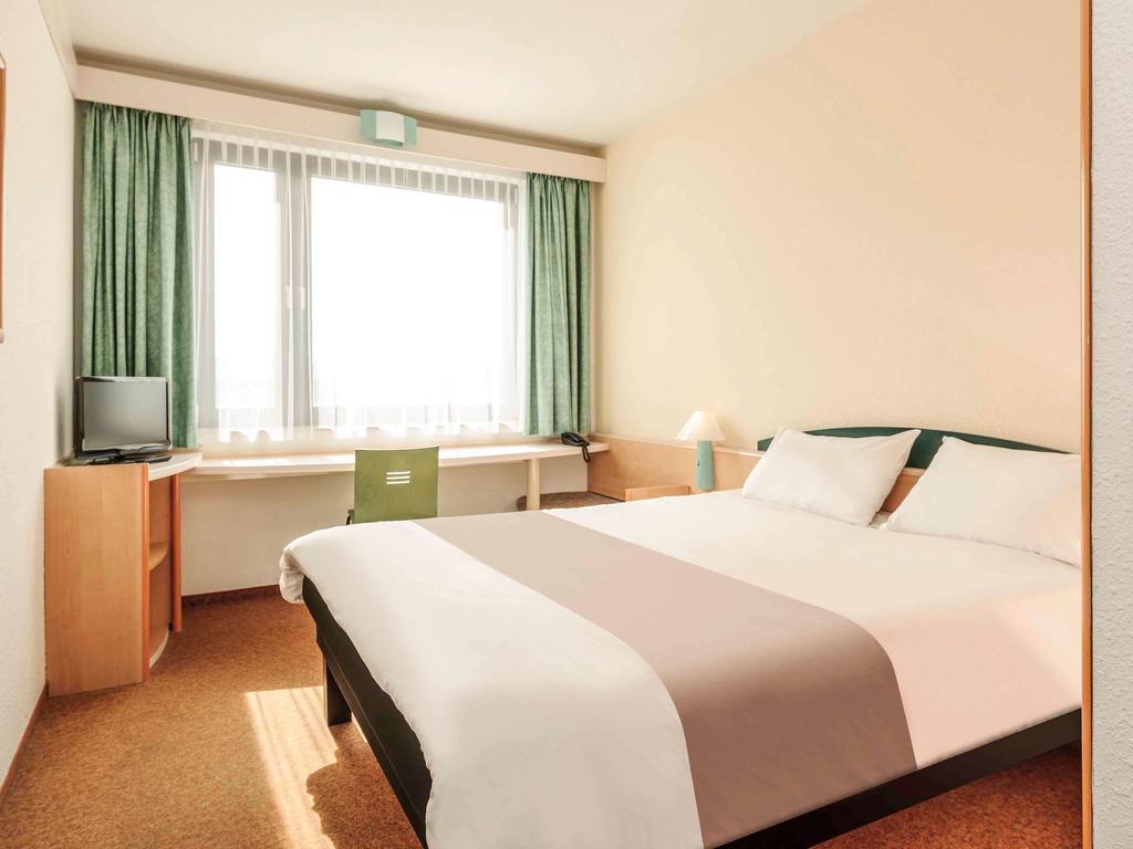 Ibis Rostock Am Stadthafen Exterior foto