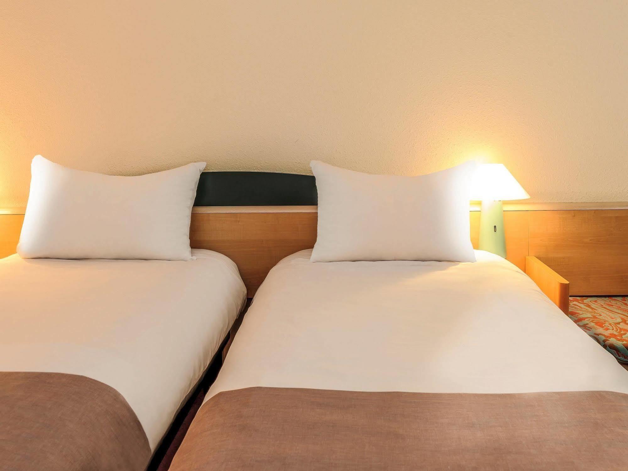 Ibis Rostock Am Stadthafen Exterior foto